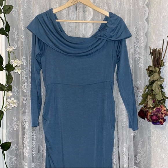 Motherhood Maternity Maxi Off-Shoulder Long Sleeve Train Photoshoot Dress - Picture 3 of 11